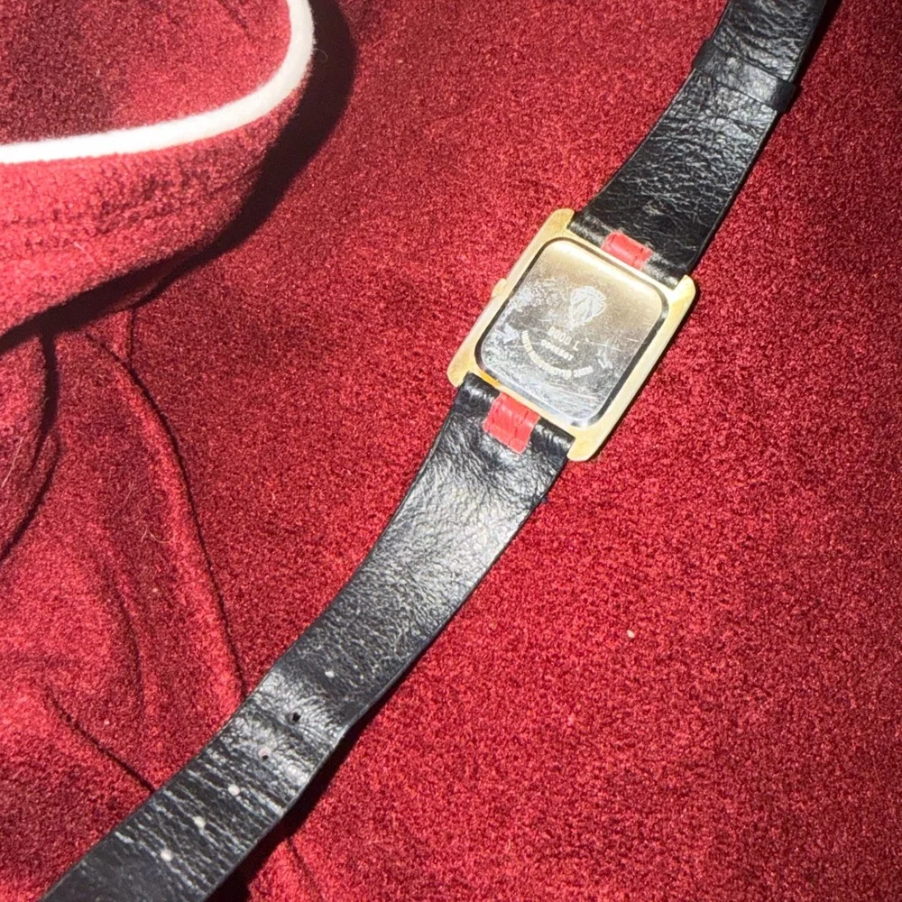 Gucci Blue and Red leather 9000L vintage Watch